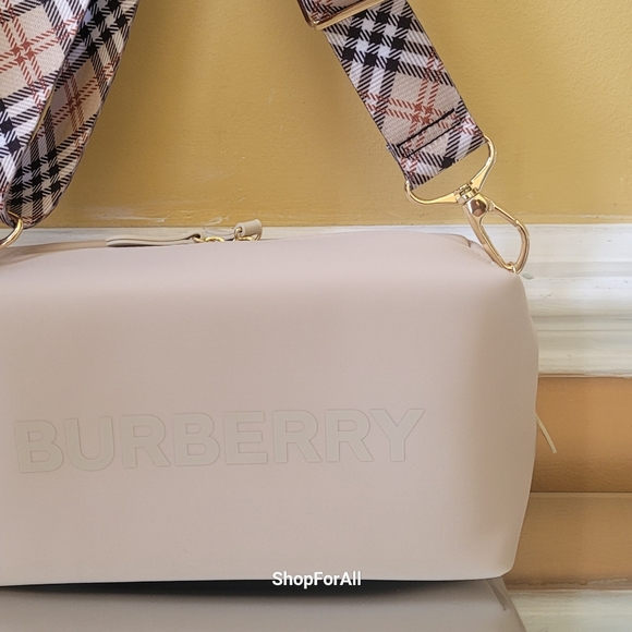 Burberry - Picture 10 of 16
